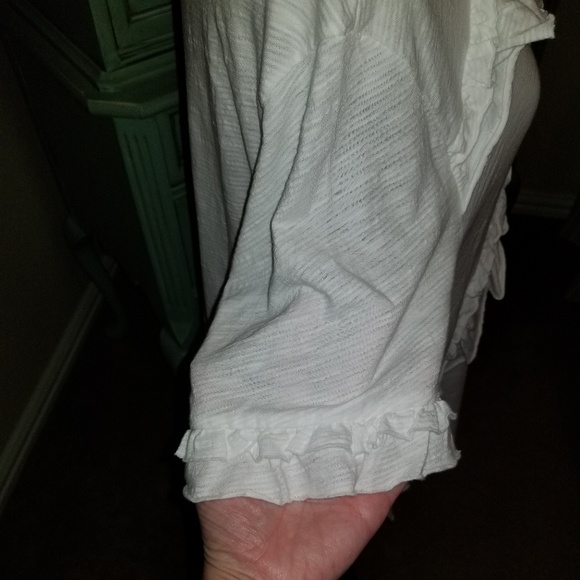 🌺Ruffled Front Lane Bryant Tee - Picture 3 of 5